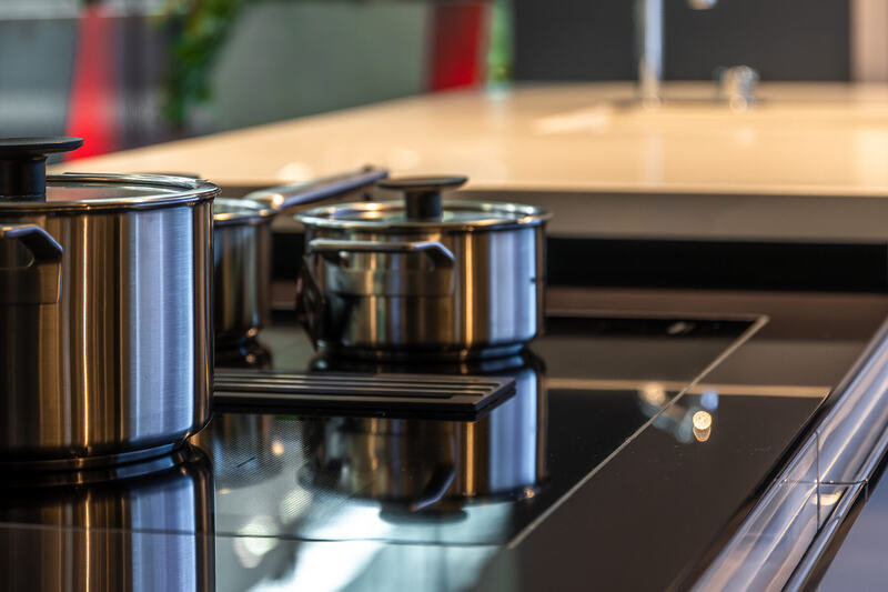 Cocinar en vitrocerámica: qué cambia respecto al gas